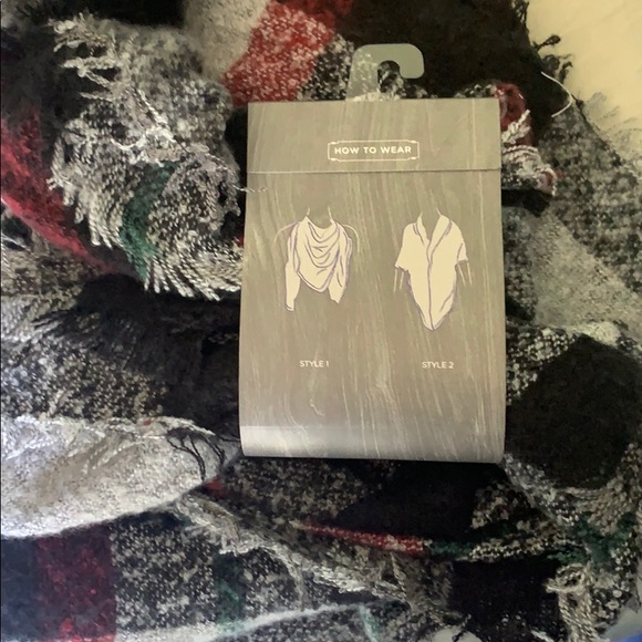Oversized scarf - NWT - David and Young - Picture 3 of 3